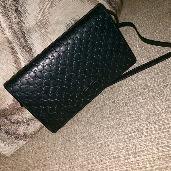 Black Gucci Guccissima Crossbody Wallet - Picture 2 of 8